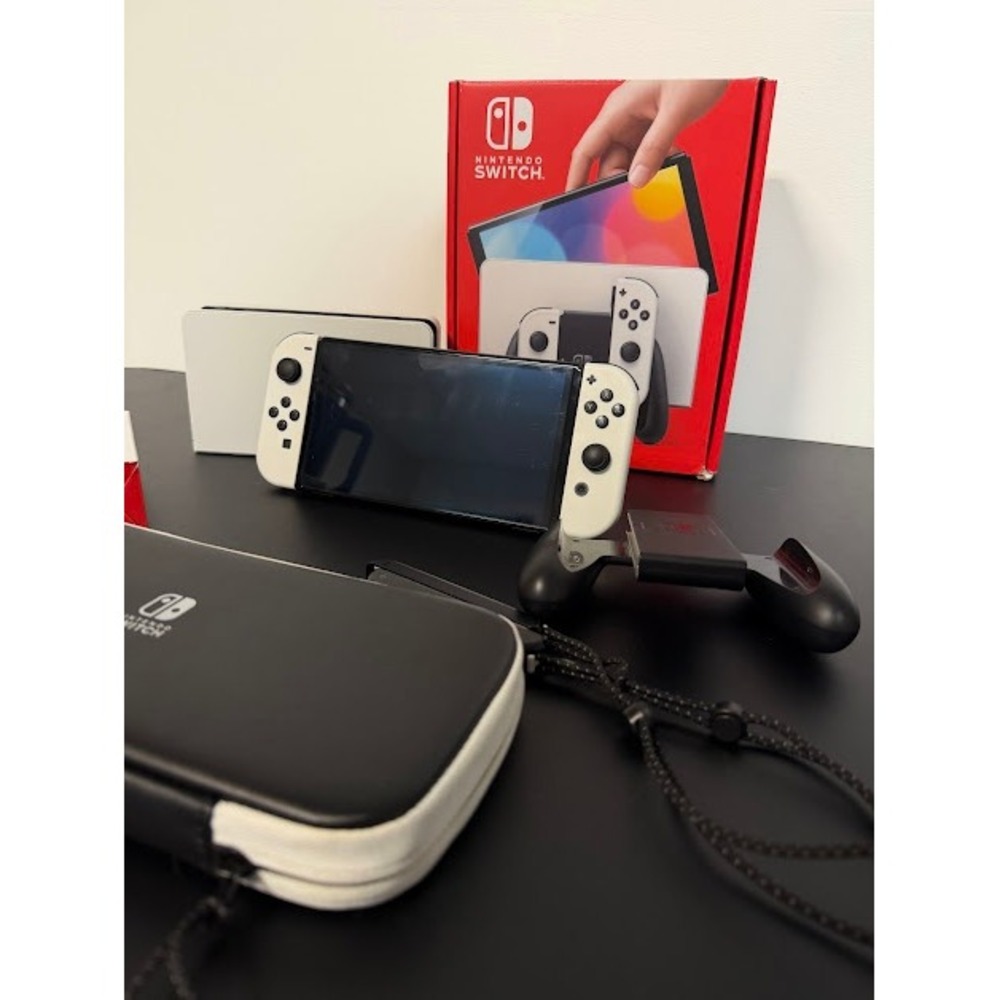 Gaming Nintendo Switch OLED Console Unisex White HEG-001 Bundle Extra Joy-Cons - Picture 3 of 9